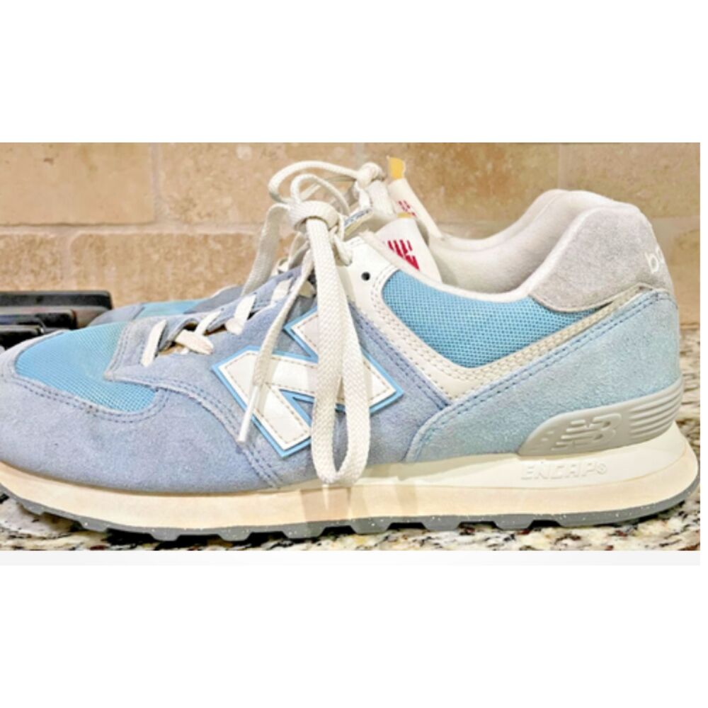 New Balance 574 Men's Sz. 9.5 Light Blue (women’s 11) EU 43